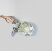 Load image into Gallery viewer, Car Diffuser by Pium Candles